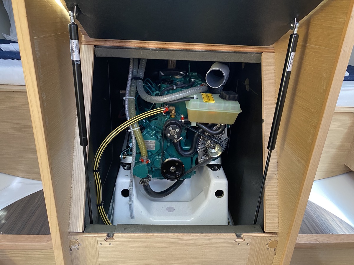 Dufour 360 Grand Large — photo 10