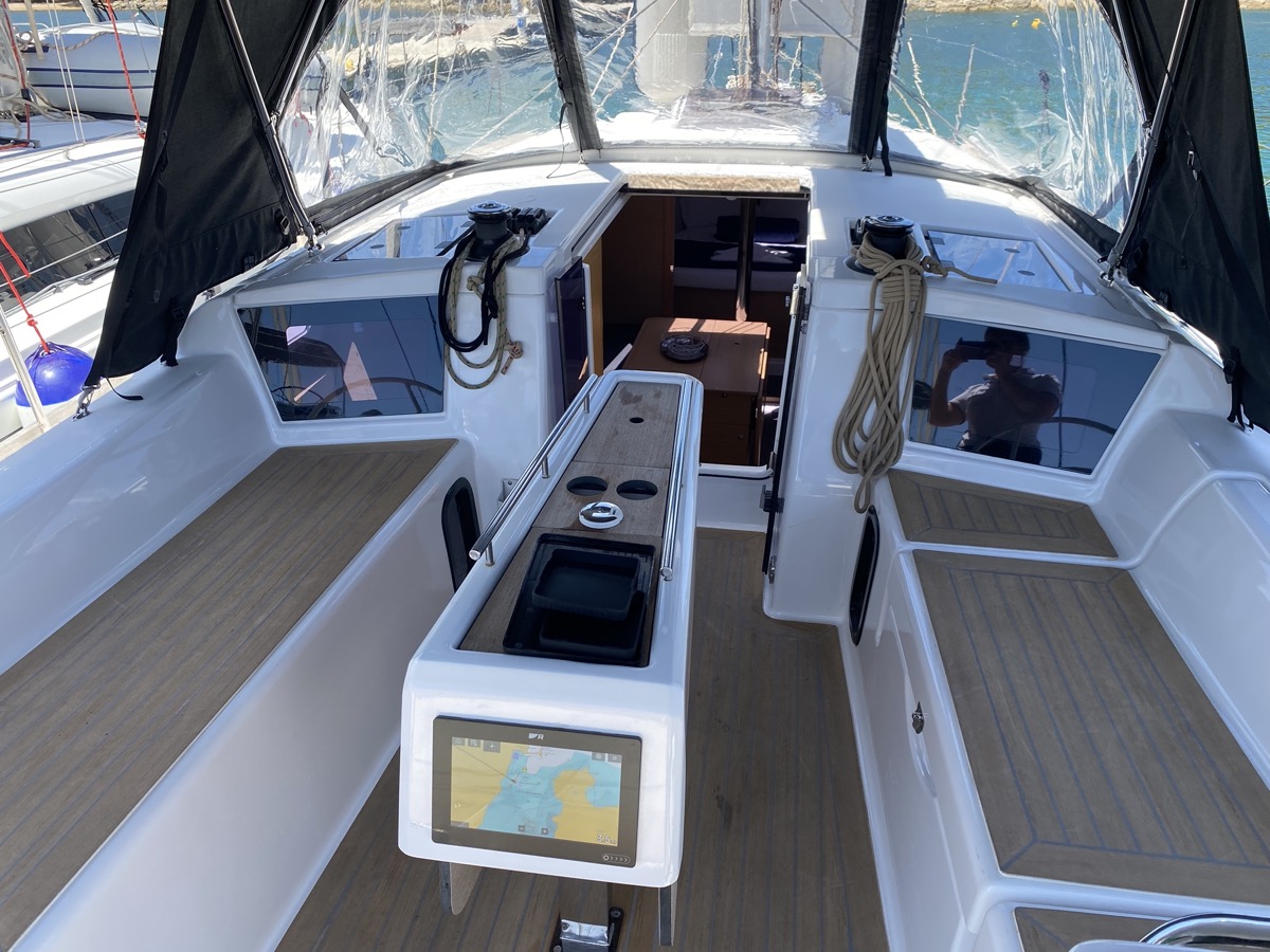 Dufour 360 Grand Large — photo 3