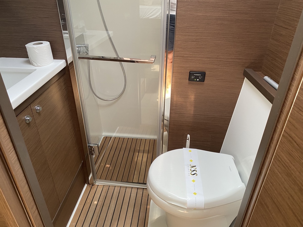 Lagoon 52F (5 cab) — photo 11
