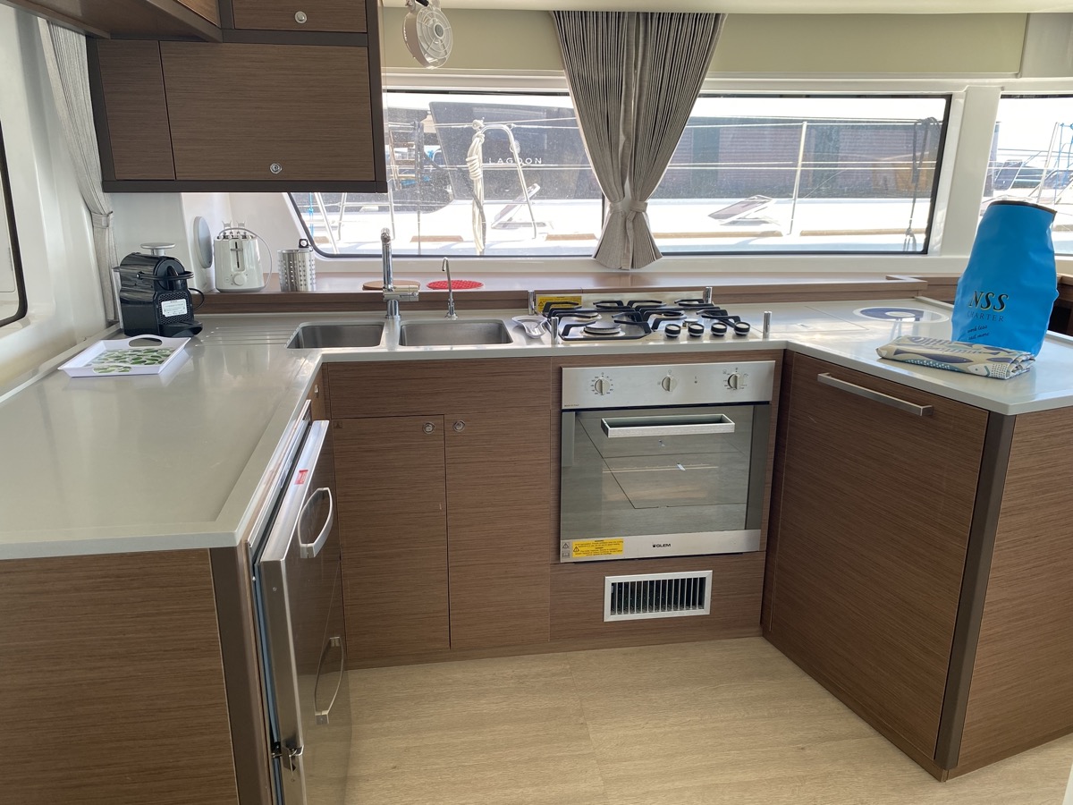 Lagoon 52F (5 cab) — photo 18