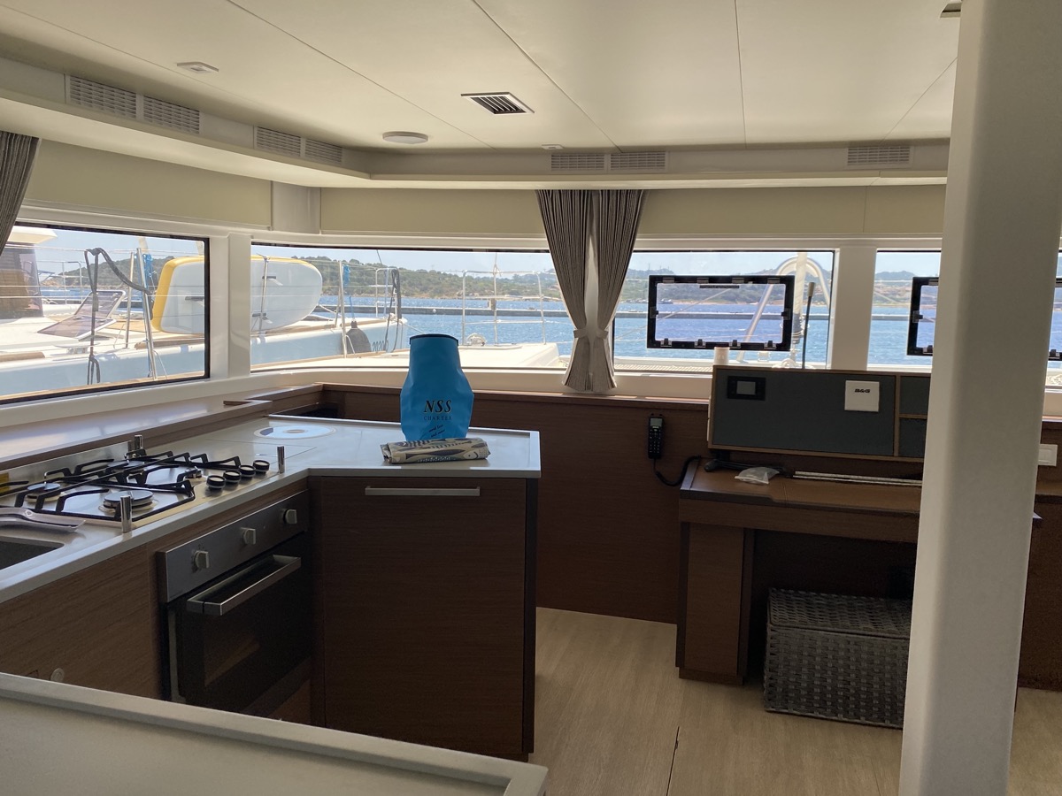 Lagoon 52F (5 cab) — photo 2