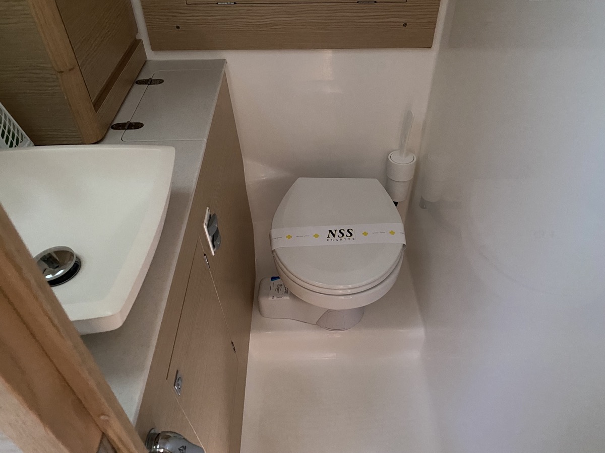 Dufour 390 Grand Large — photo 16
