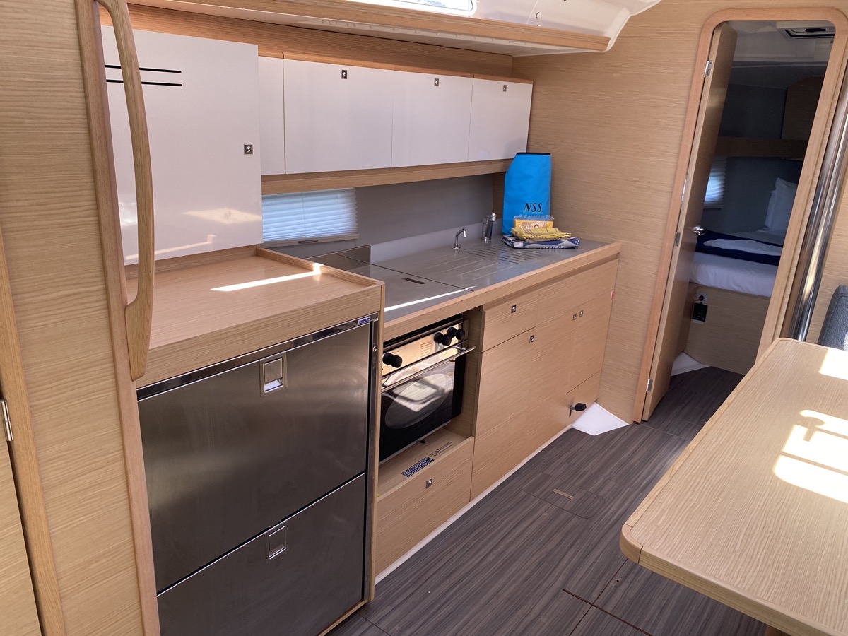 Dufour 390 Grand Large — photo 11