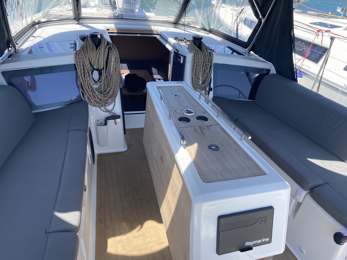 Dufour 390 Grand Large — photo 2