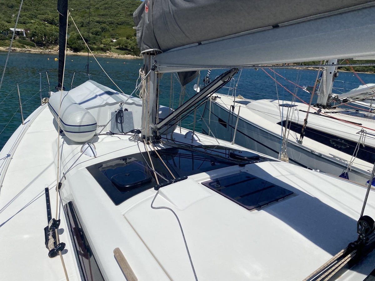Dufour 390 Grand Large — photo 13