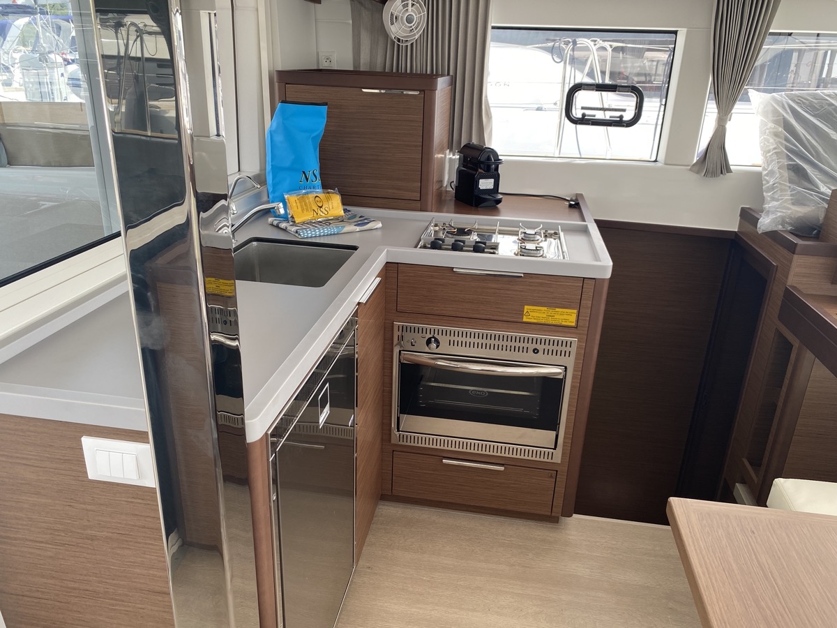 Lagoon 40 — photo 12