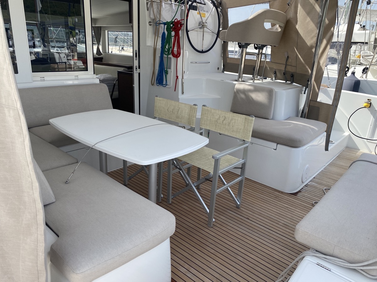 Lagoon 40 — photo 10