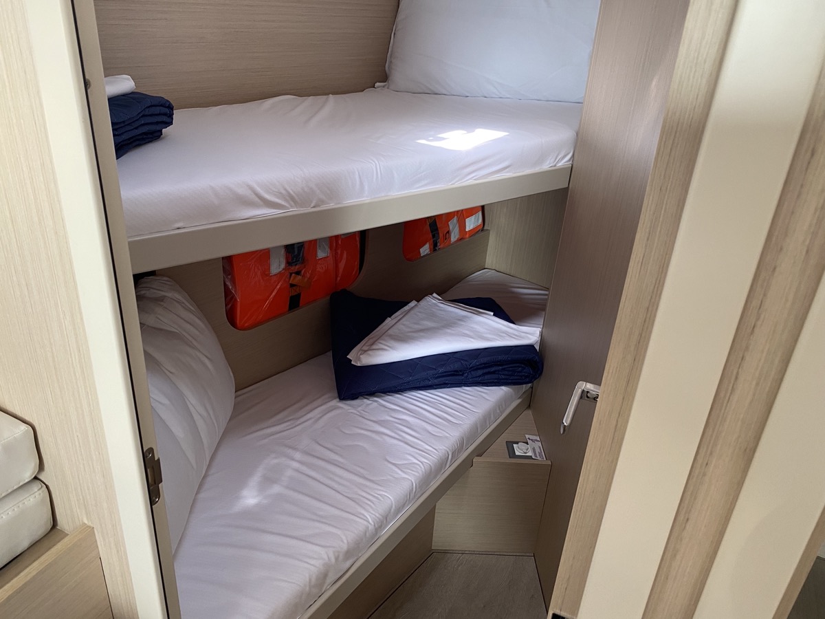 Oceanis 40.1 (4cab) — photo 12