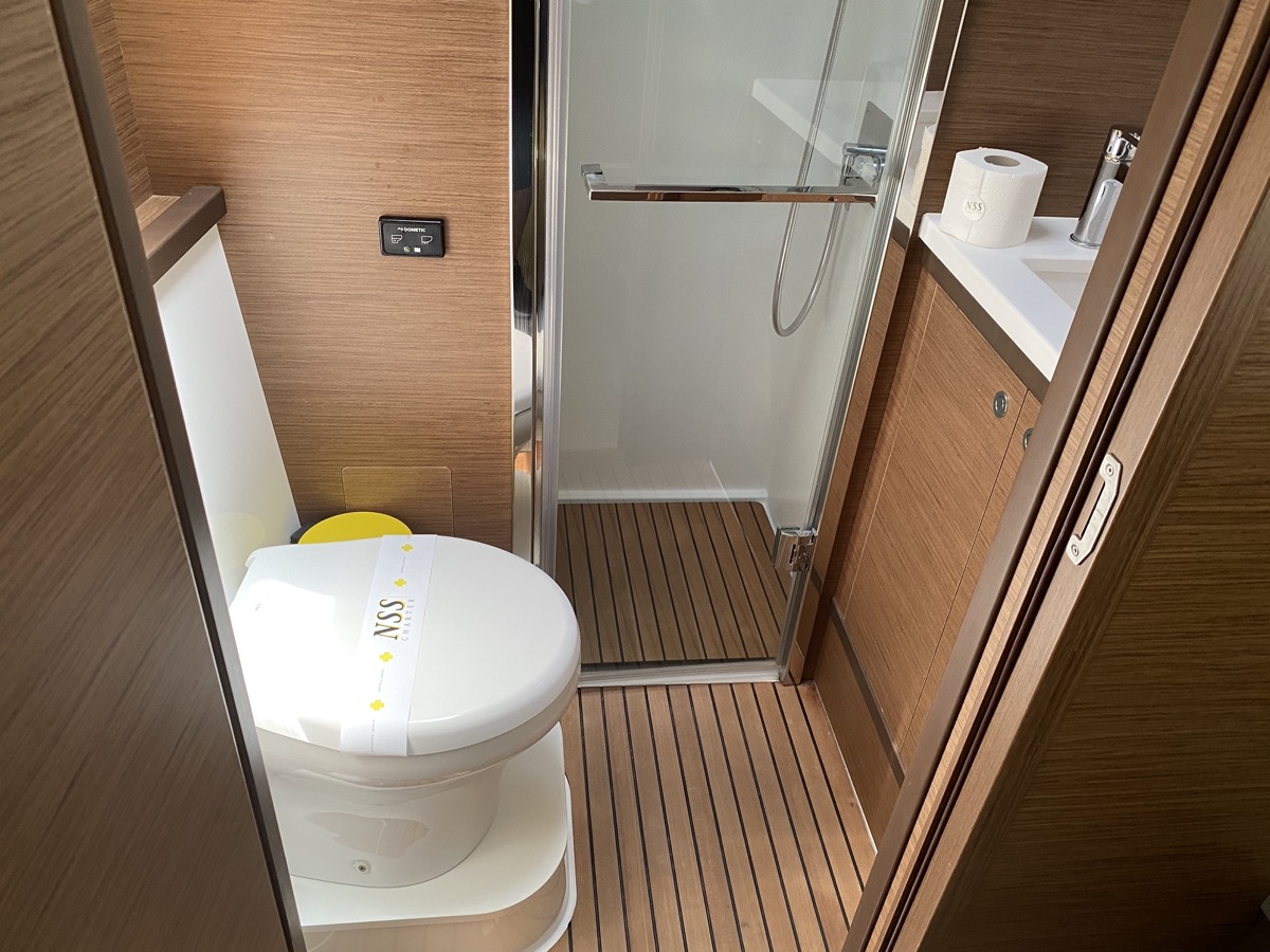 Lagoon 52F (5 cab) — photo 12
