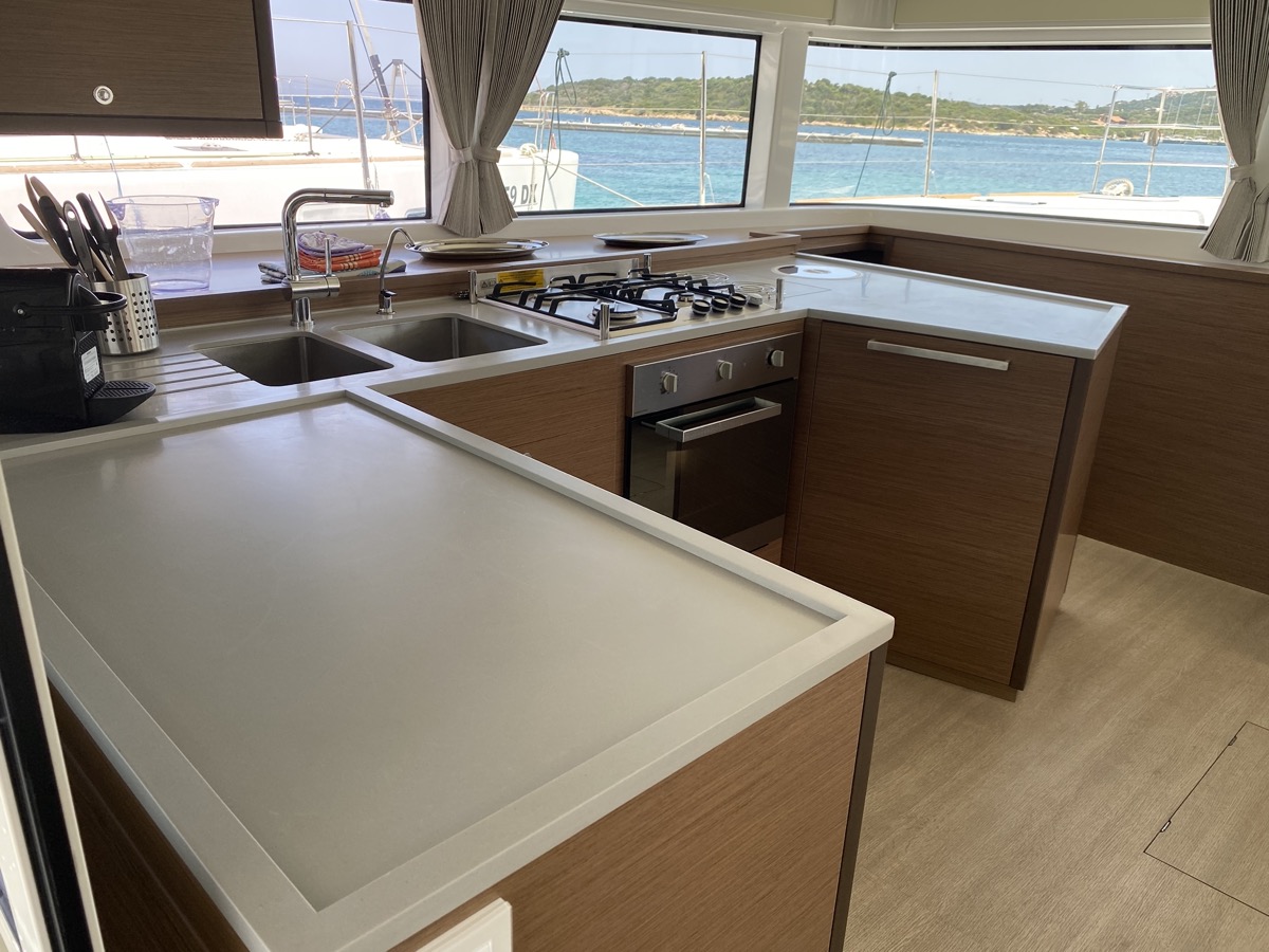Lagoon 52F (5 cab) — photo 23