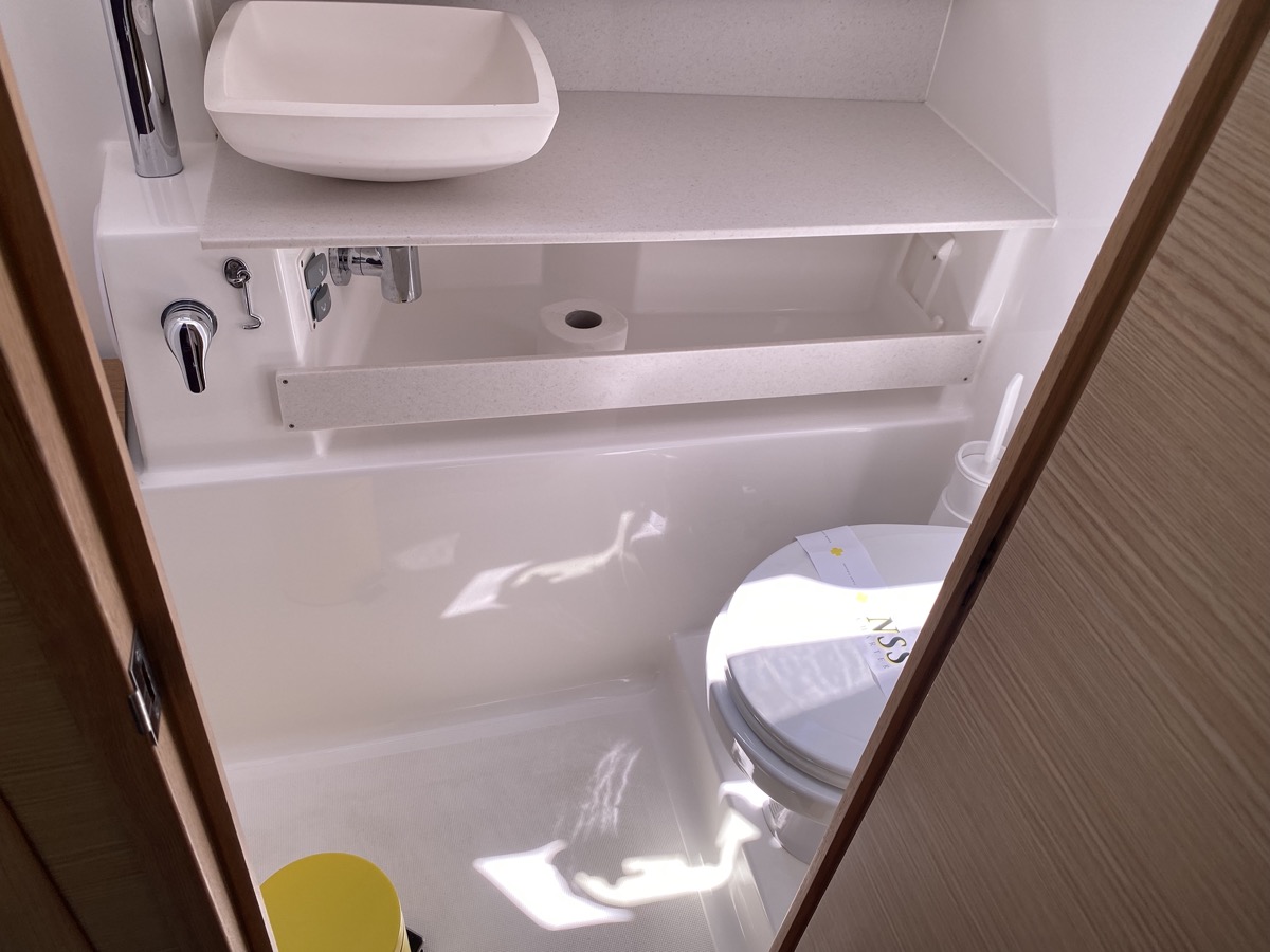Dufour 430 Grand Large — photo 12