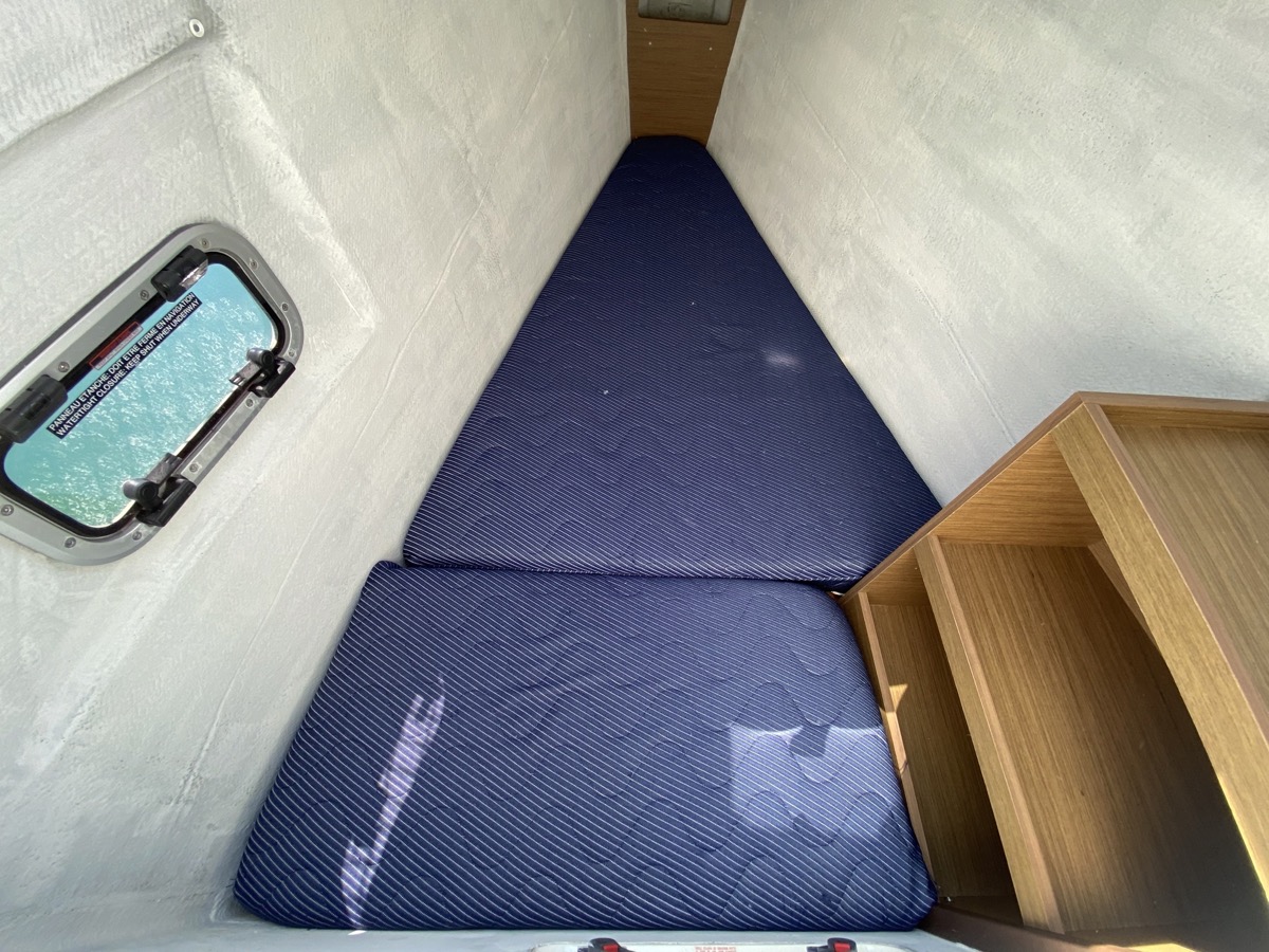 Lagoon 42 — photo 18