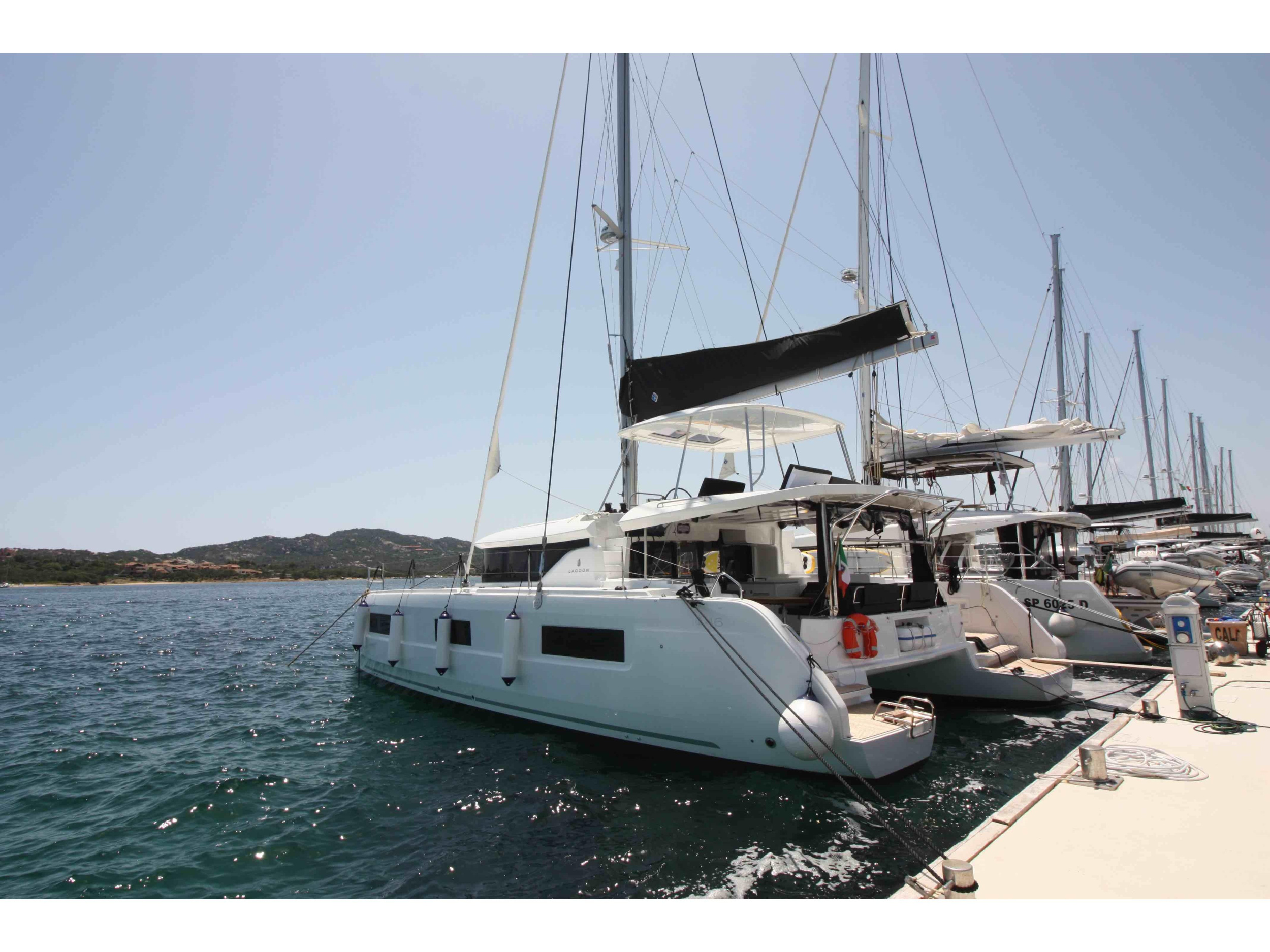 Lagoon 46 — photo 1