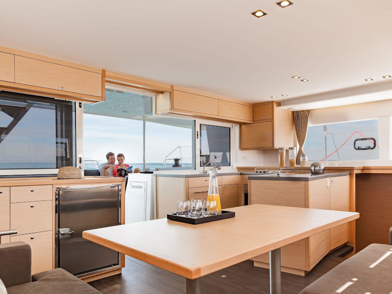 Lagoon 450 Flybridge — photo 11