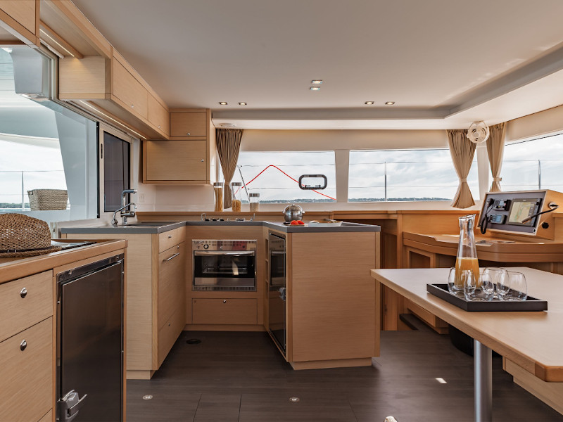 Lagoon 450 Flybridge — photo 10