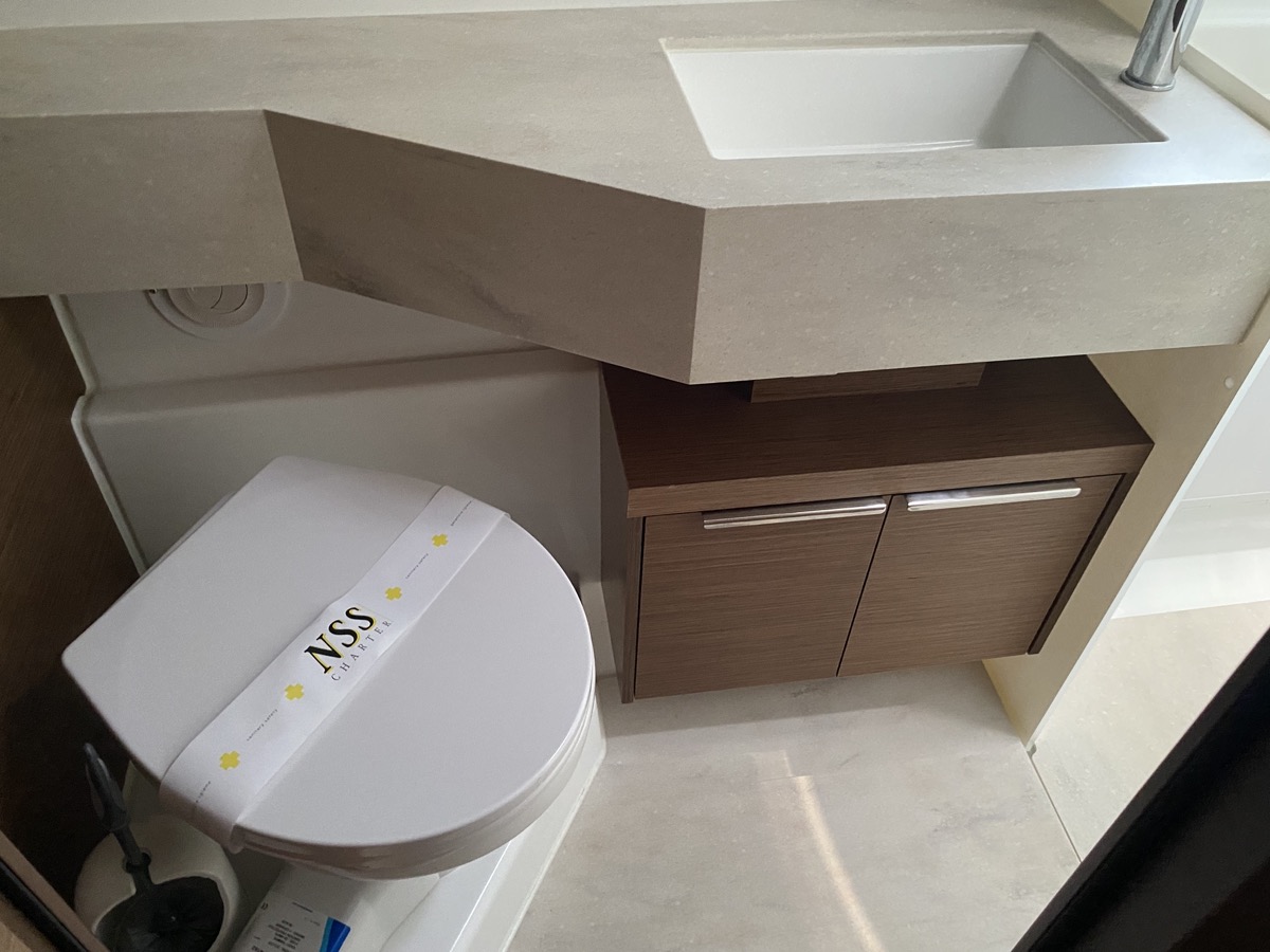 Lagoon 46 — photo 25
