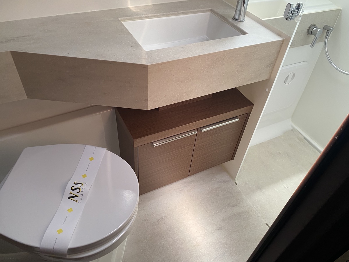 Lagoon 46 — photo 12
