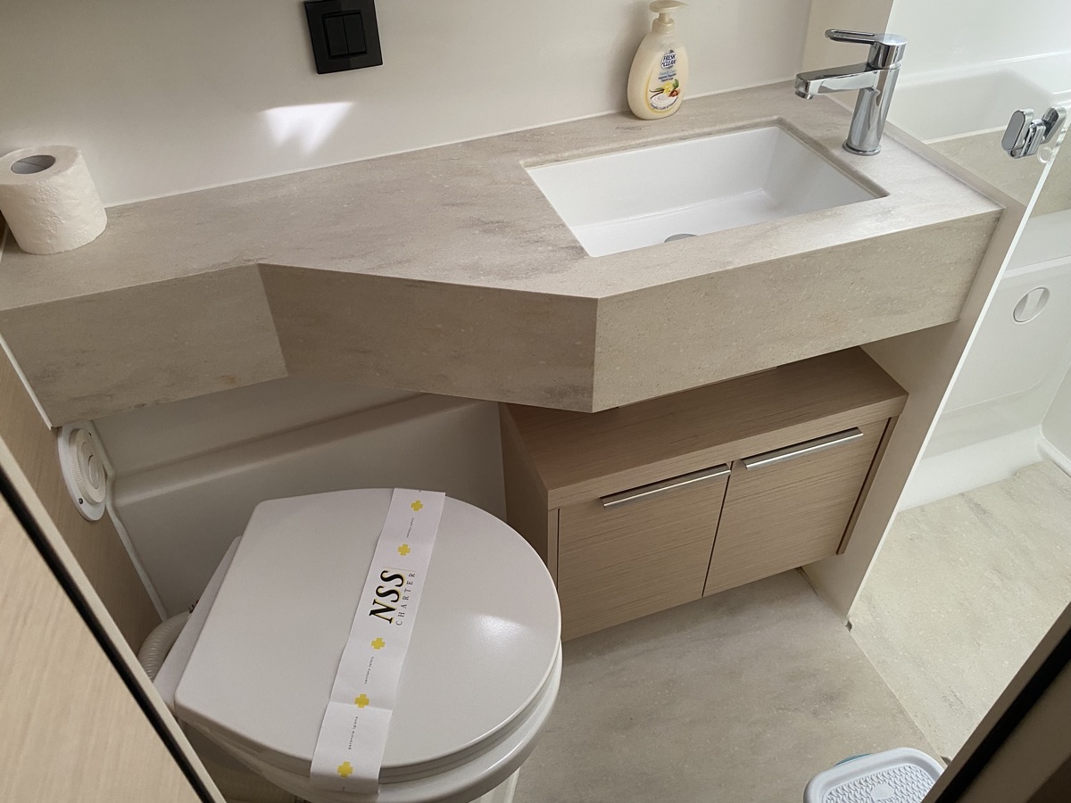 Lagoon 46 — photo 18
