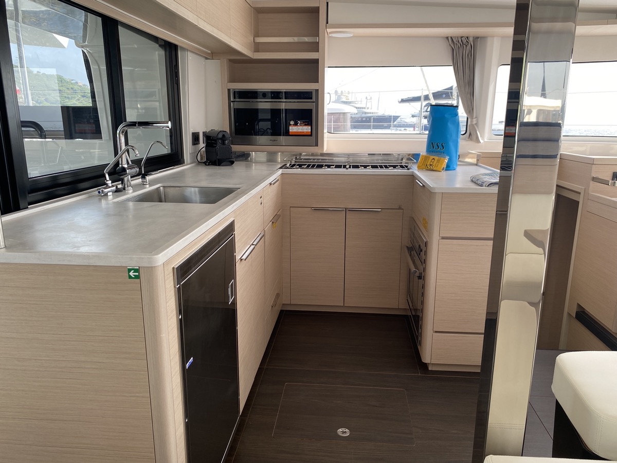 Lagoon 46 — photo 13