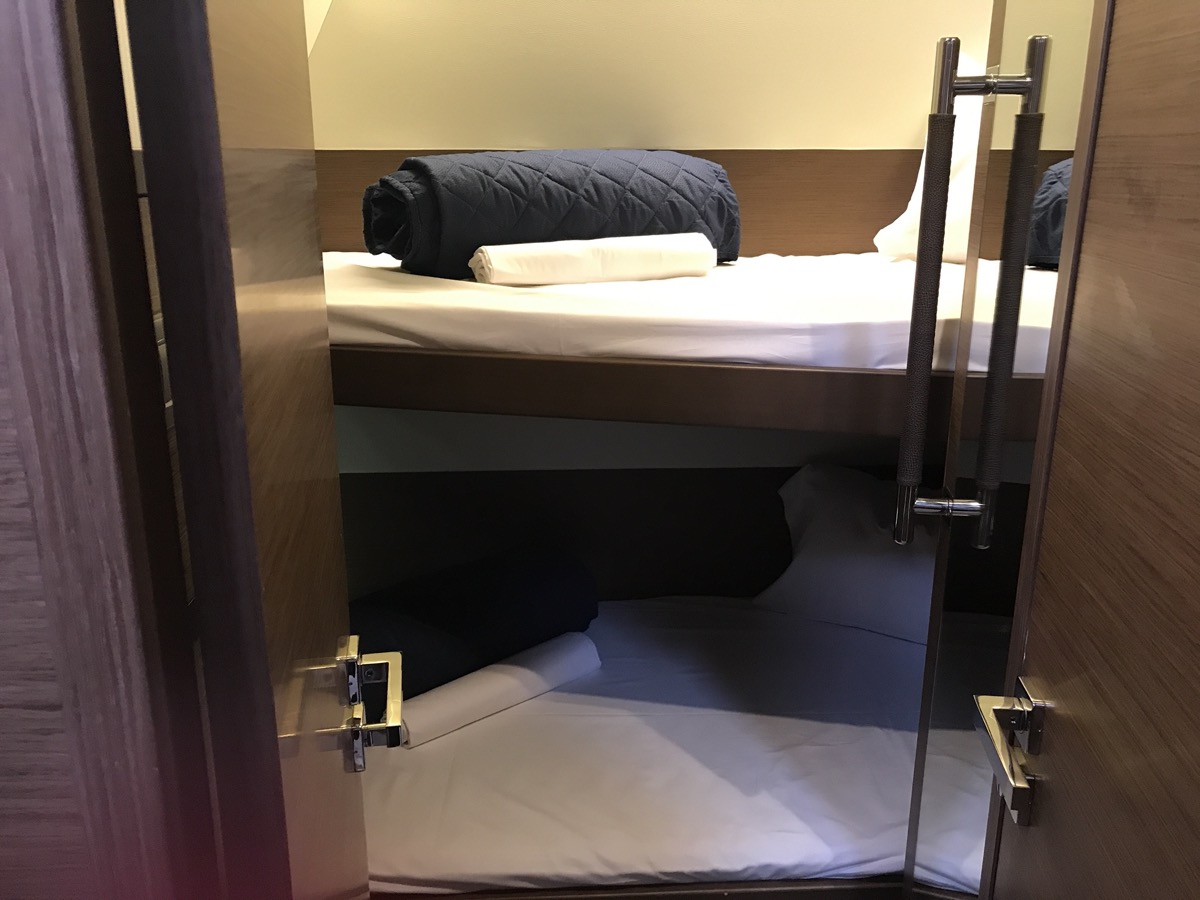 Lagoon 52F - 6 cab — photo 11