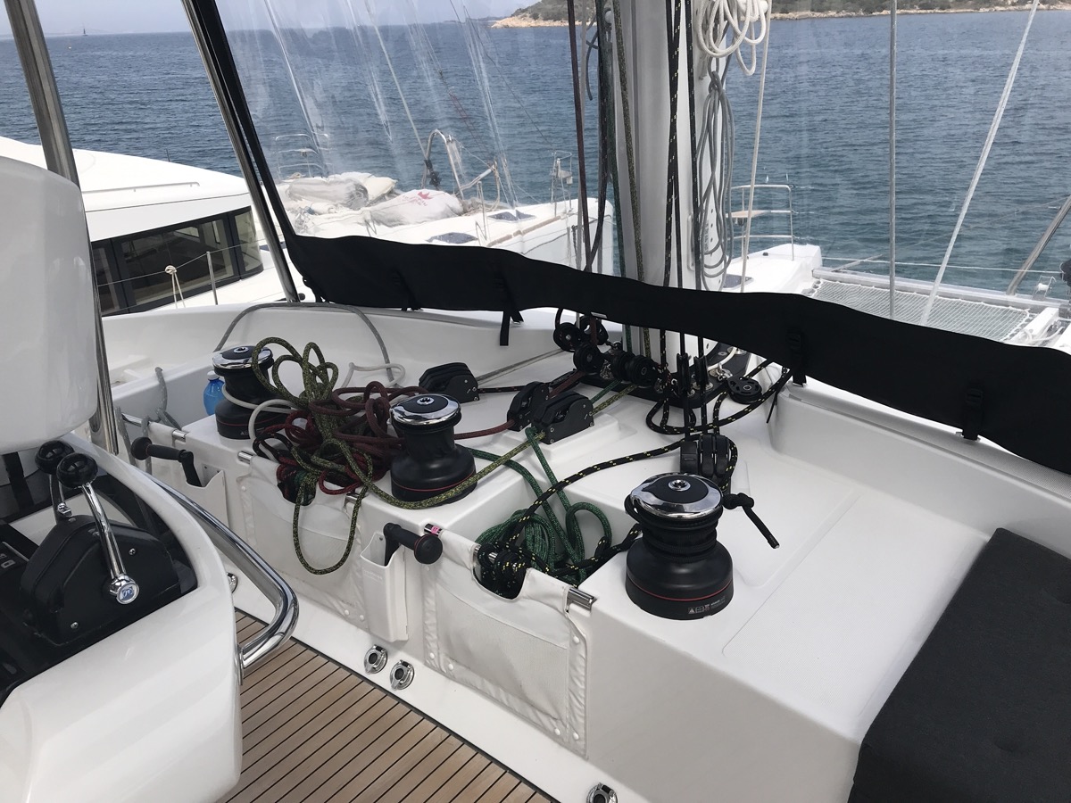 Lagoon 52F - 6 cab — photo 10