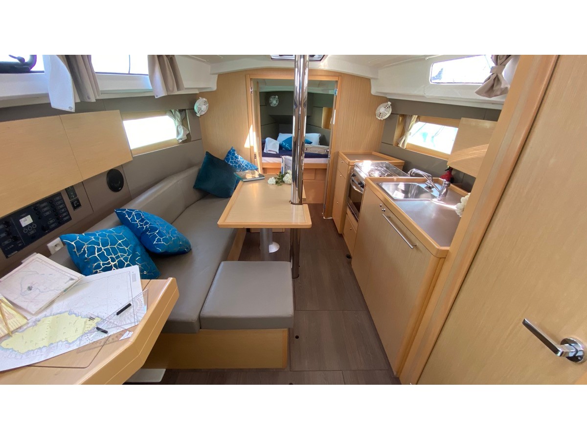 Oceanis 35.1 — photo 9