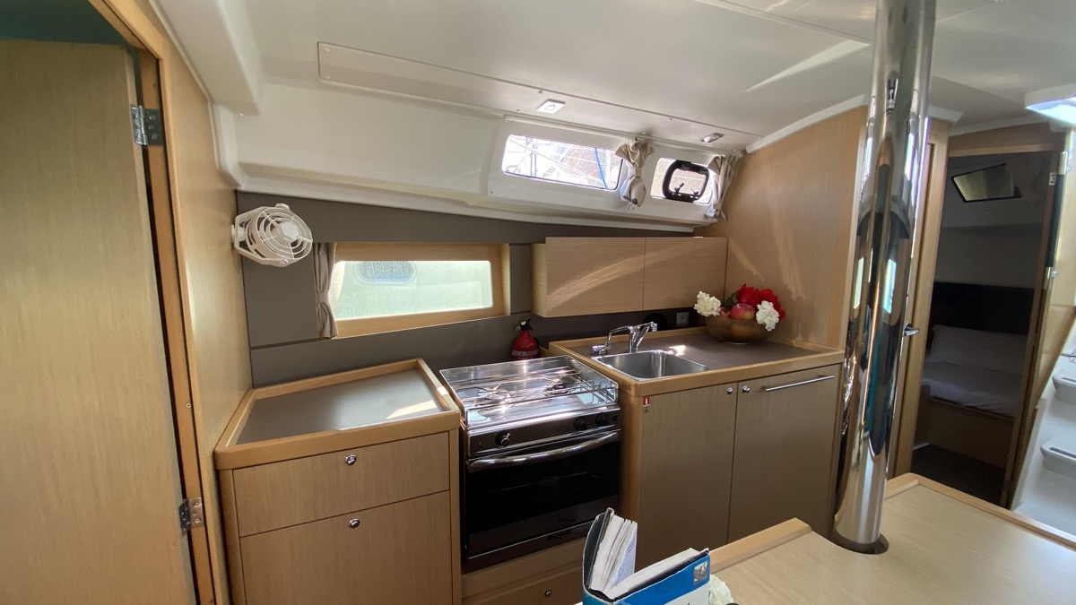 Oceanis 35.1 — photo 7