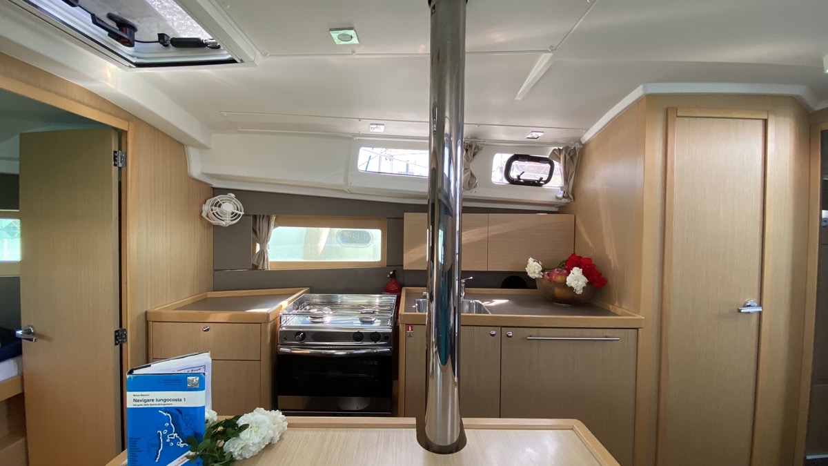 Oceanis 35.1 — photo 11