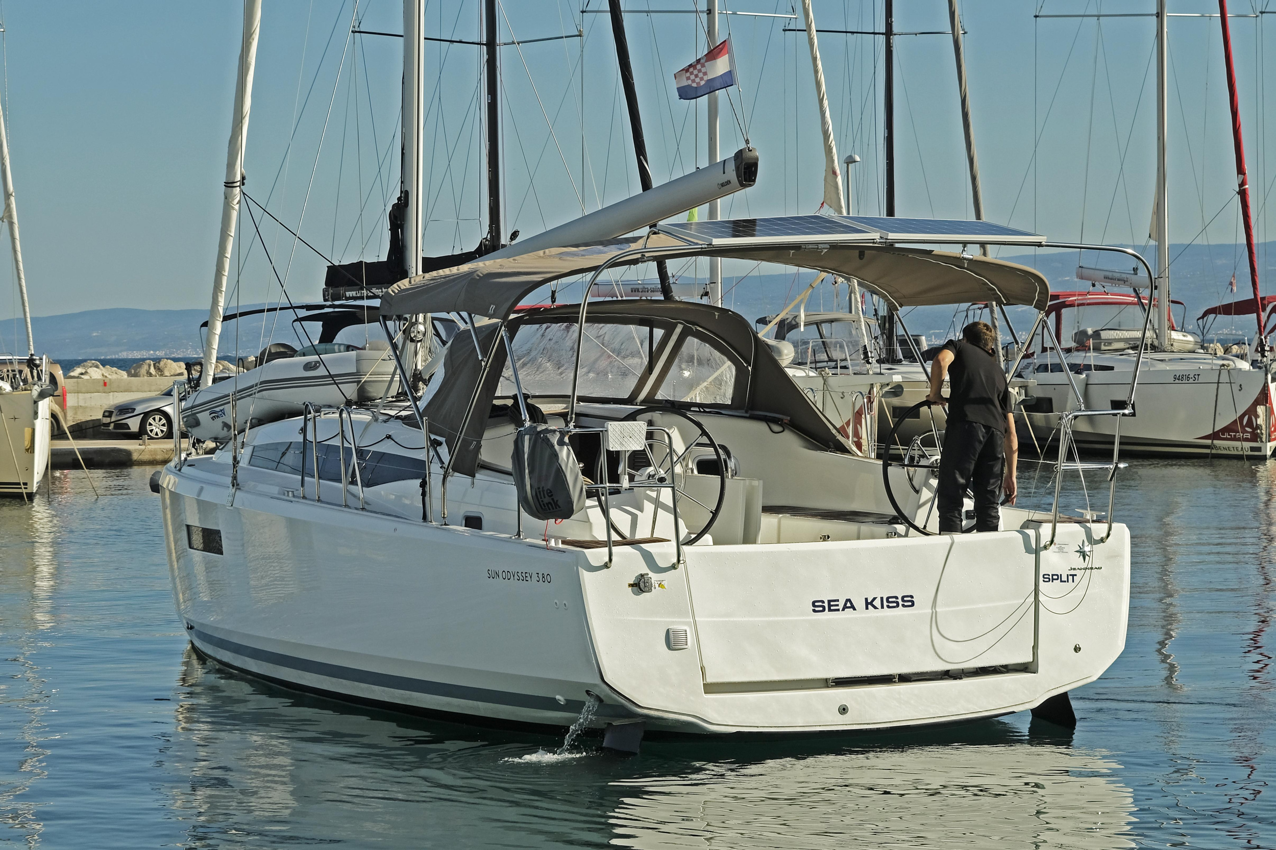 Sun Odyssey 380 — photo 20