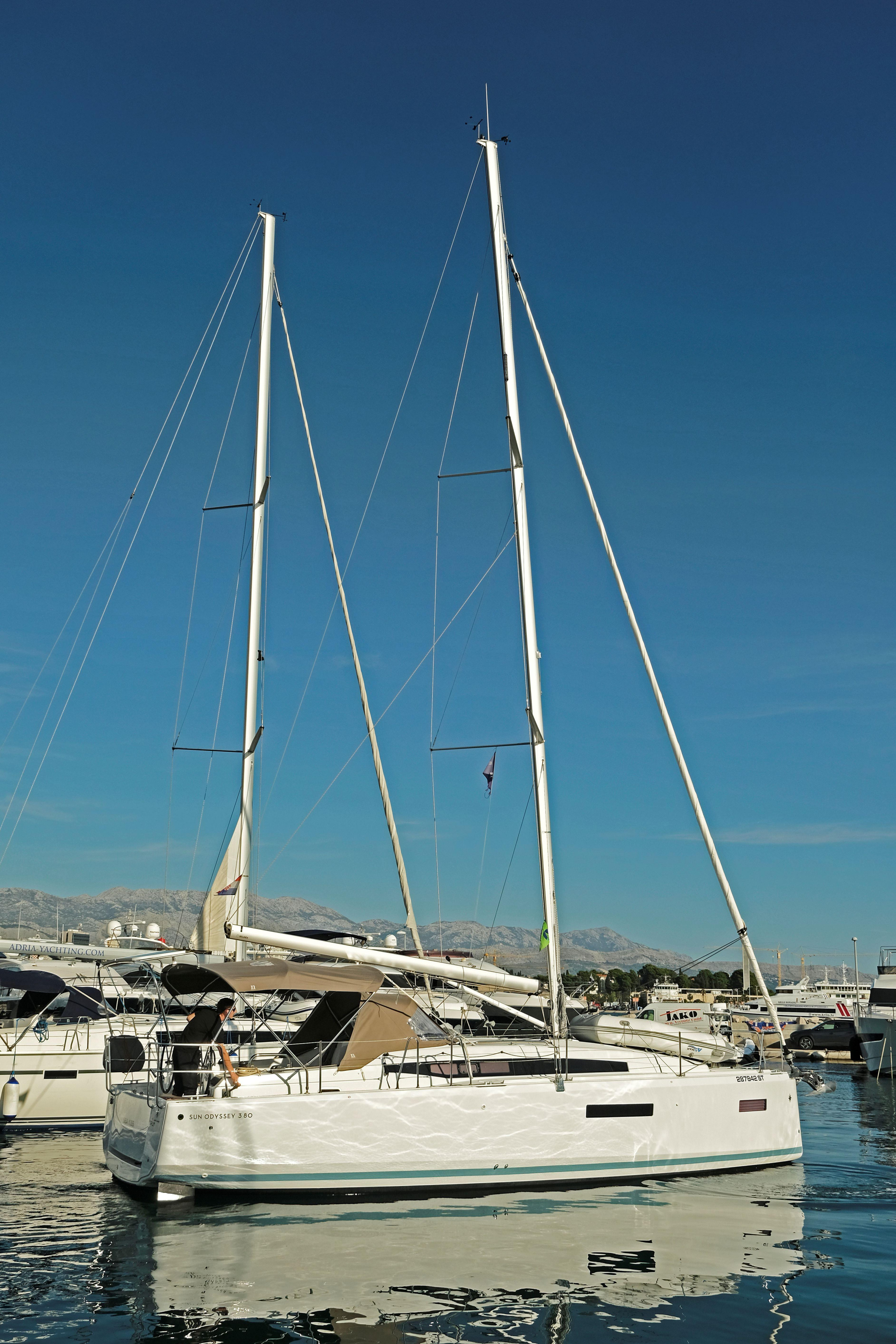 Sun Odyssey 380 — photo 13