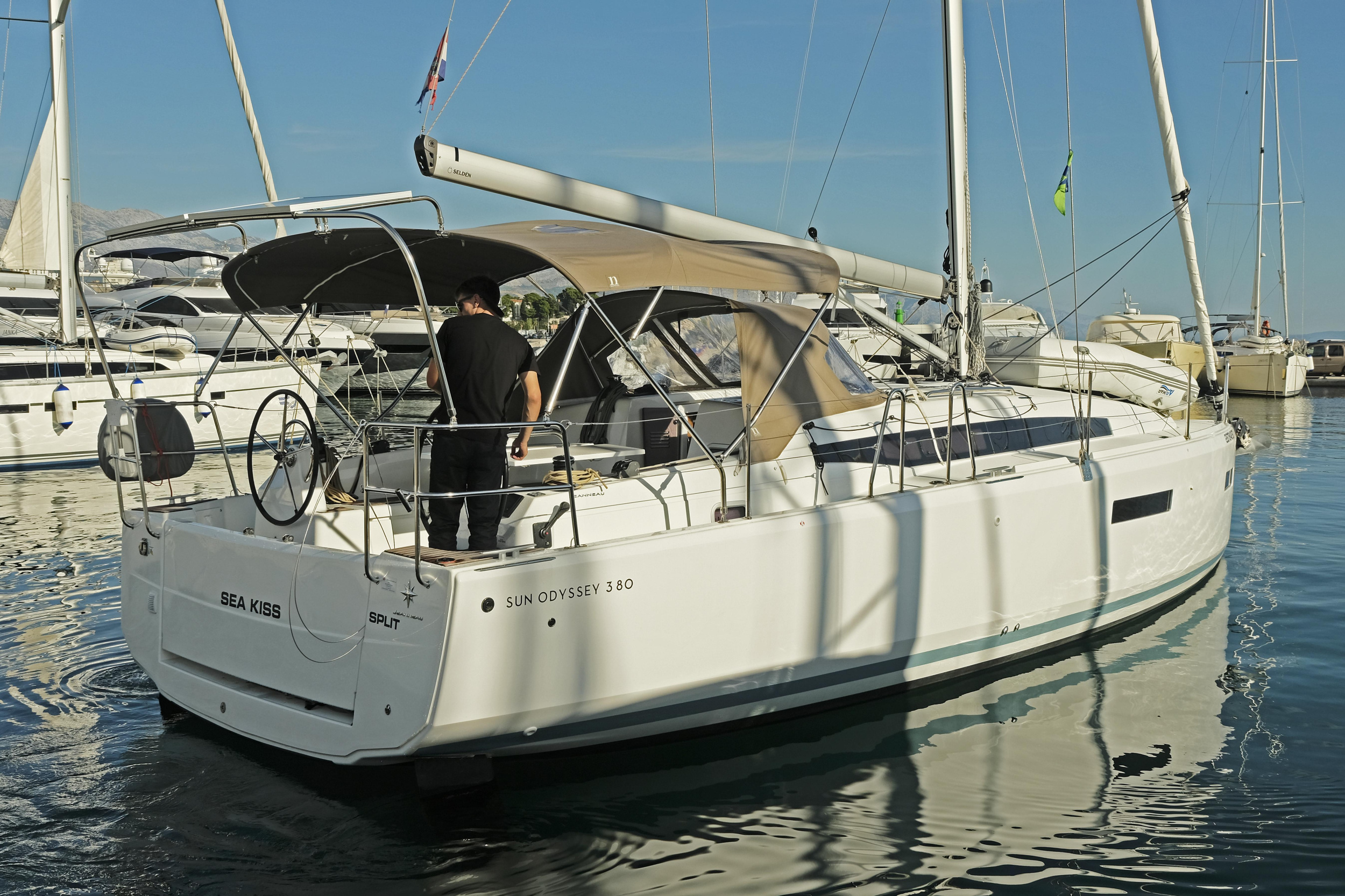 Sun Odyssey 380 — photo 5