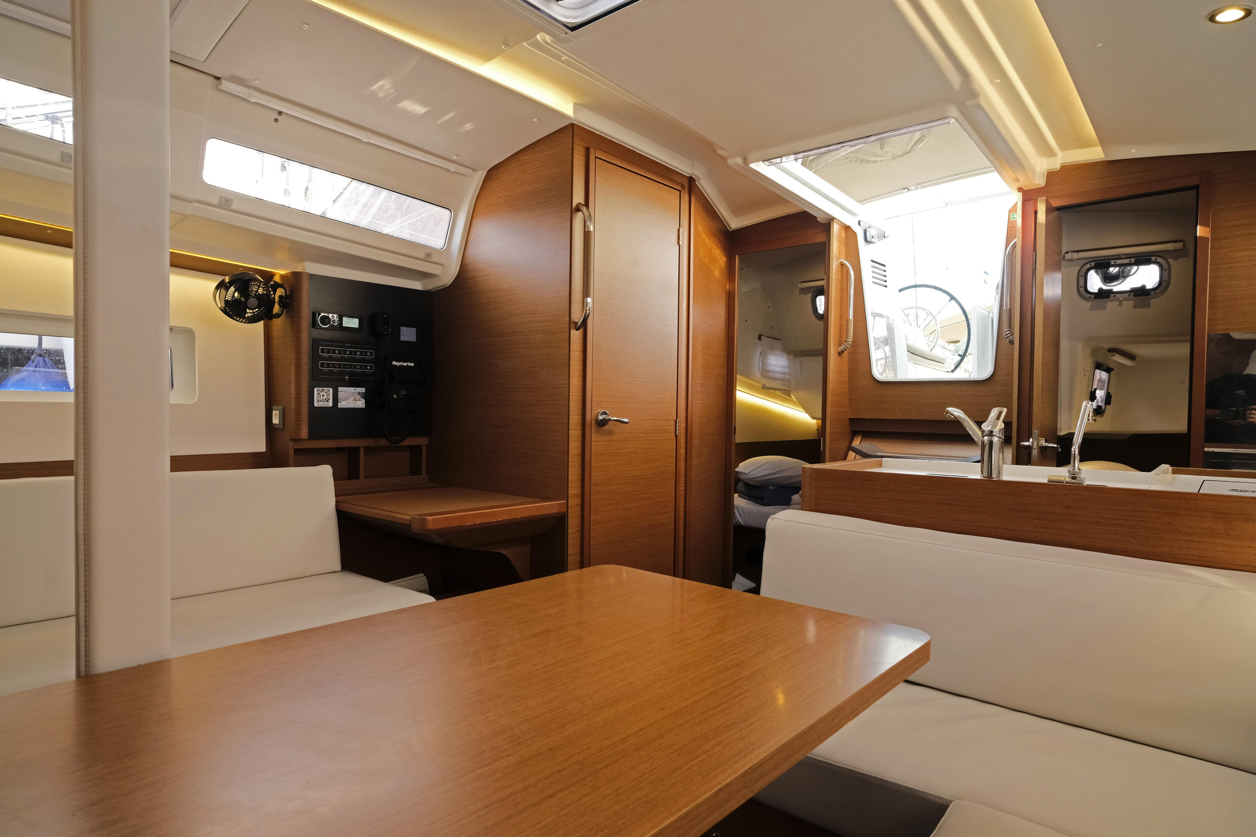 Sun Odyssey 380 — photo 23