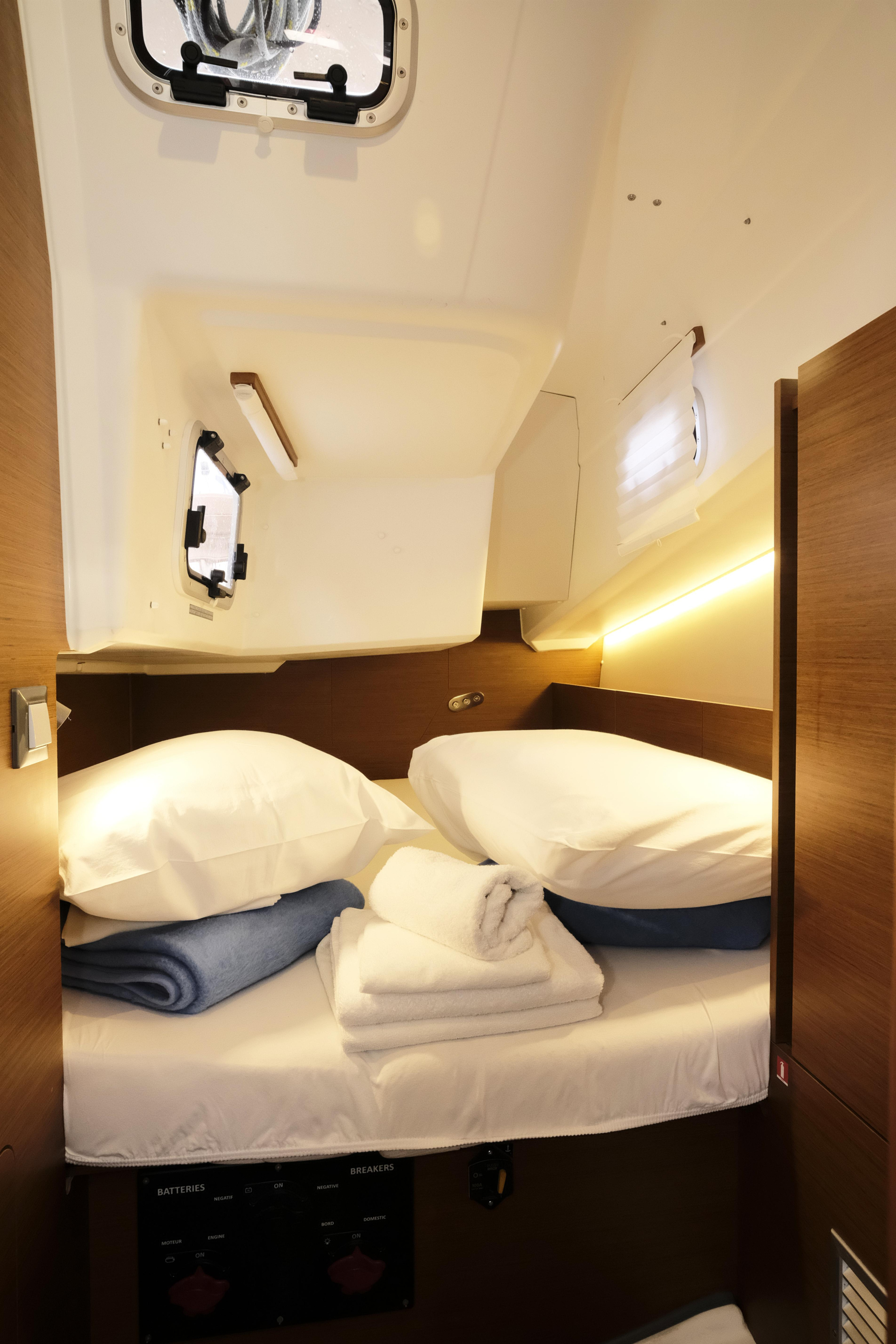 Sun Odyssey 380 — photo 9