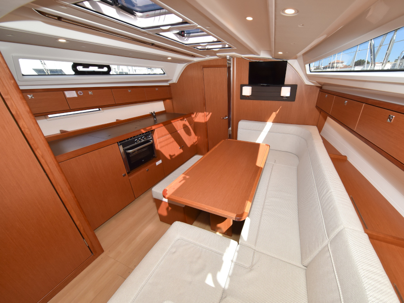 Bavaria Cruiser 41 — photo 6