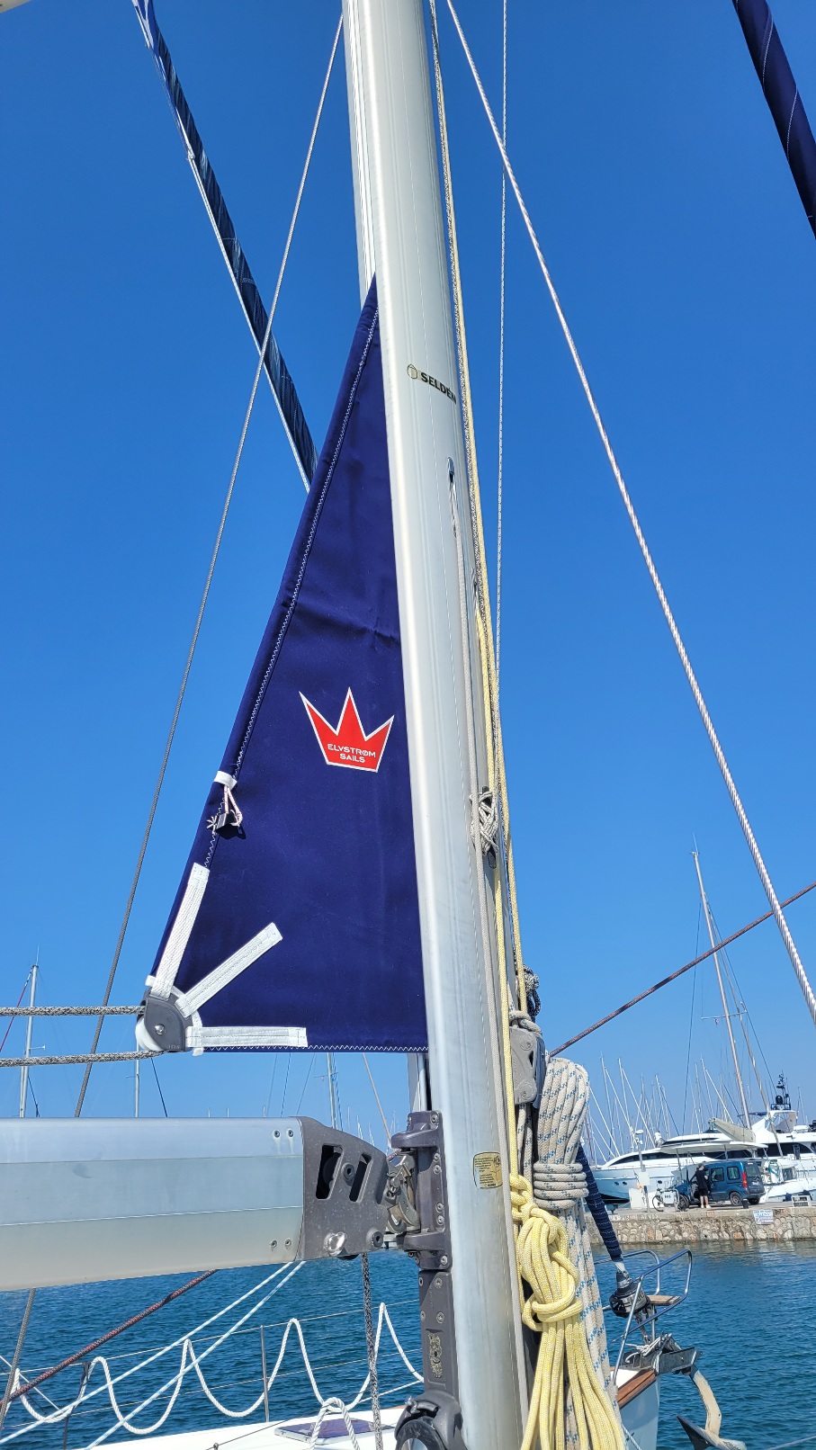 Bavaria 40 — photo 9