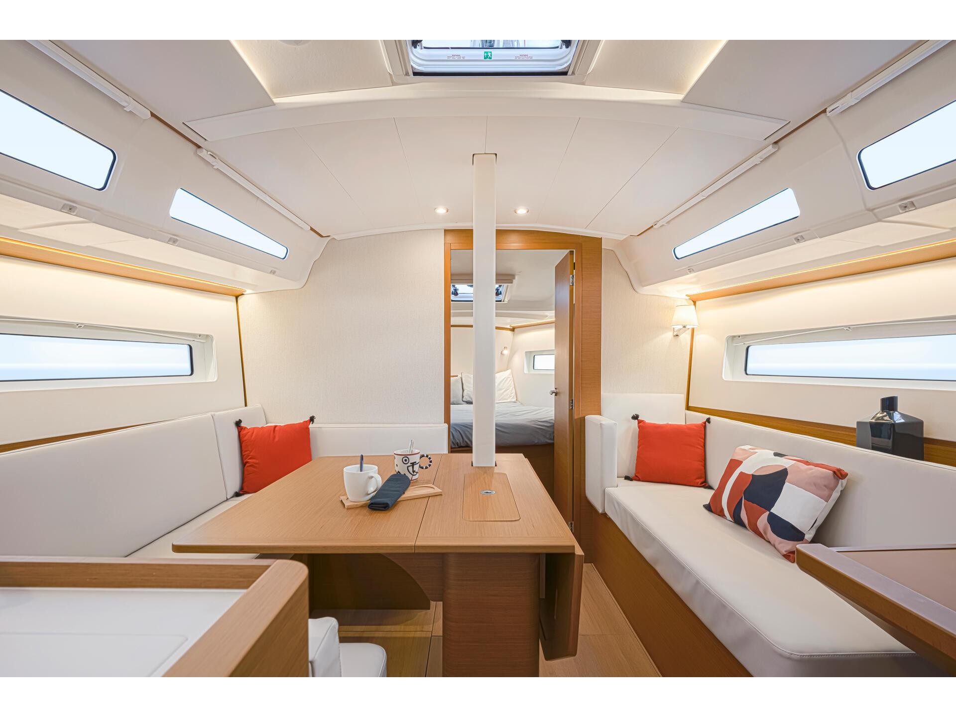 Sun Odyssey 380 — photo 2