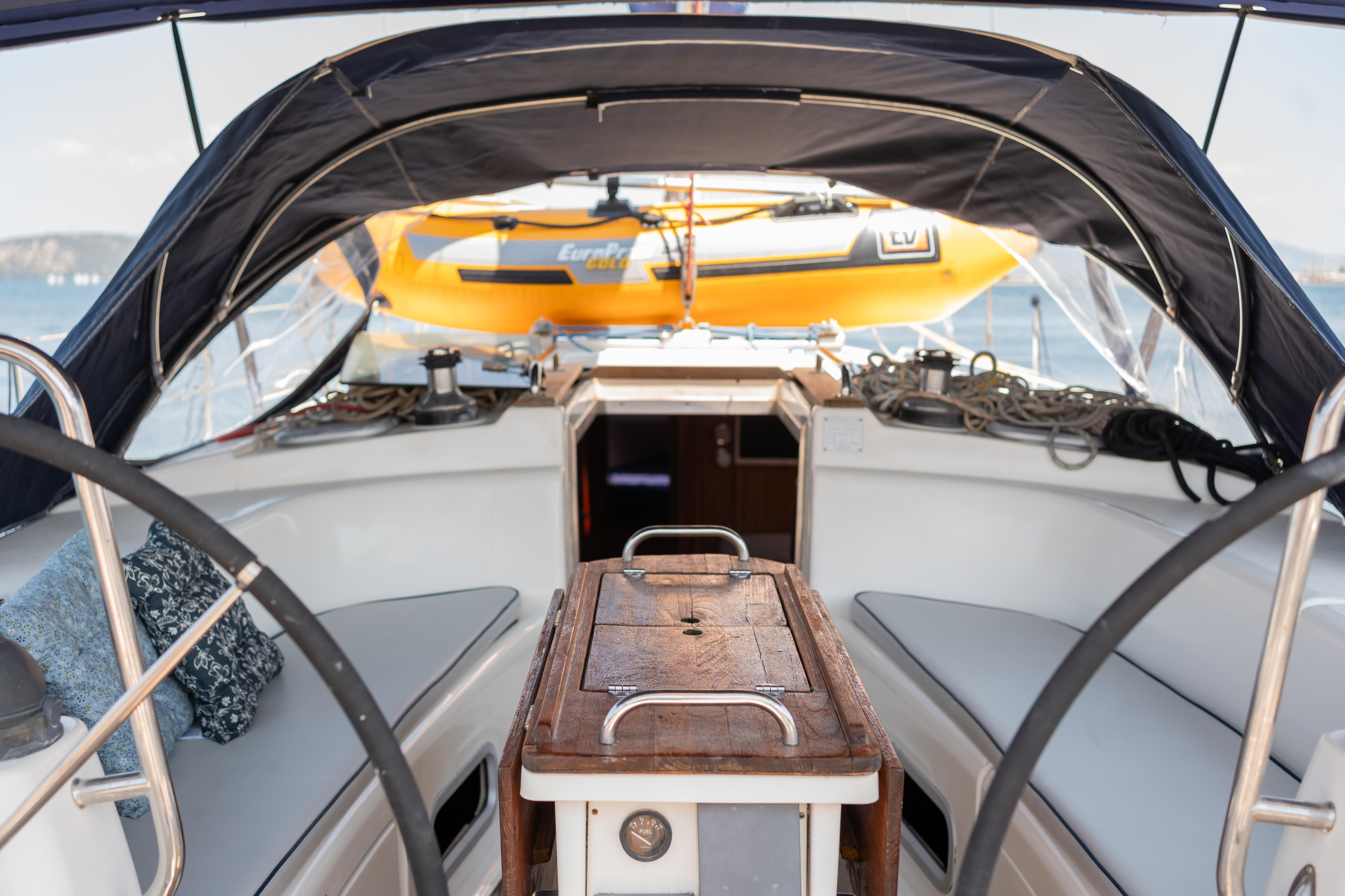 Bavaria 44 — photo 6