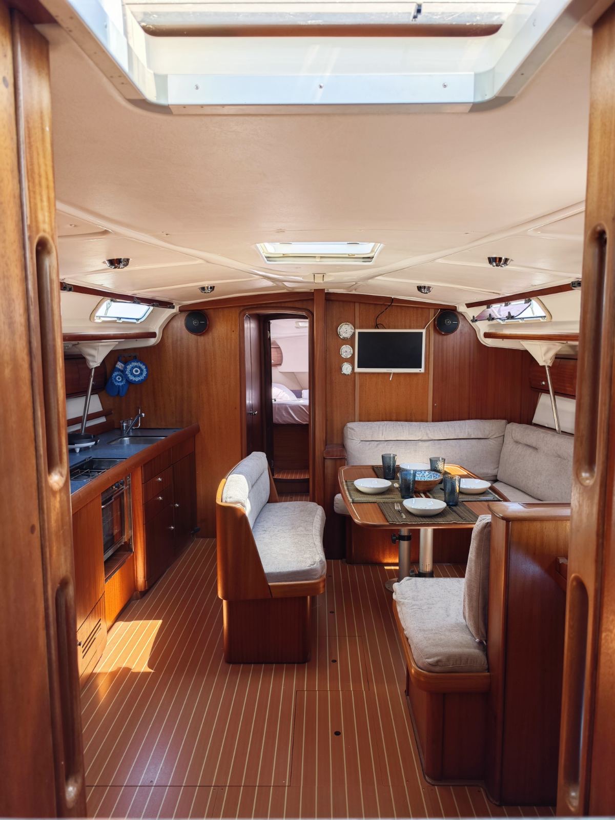Bavaria 44 — photo 18