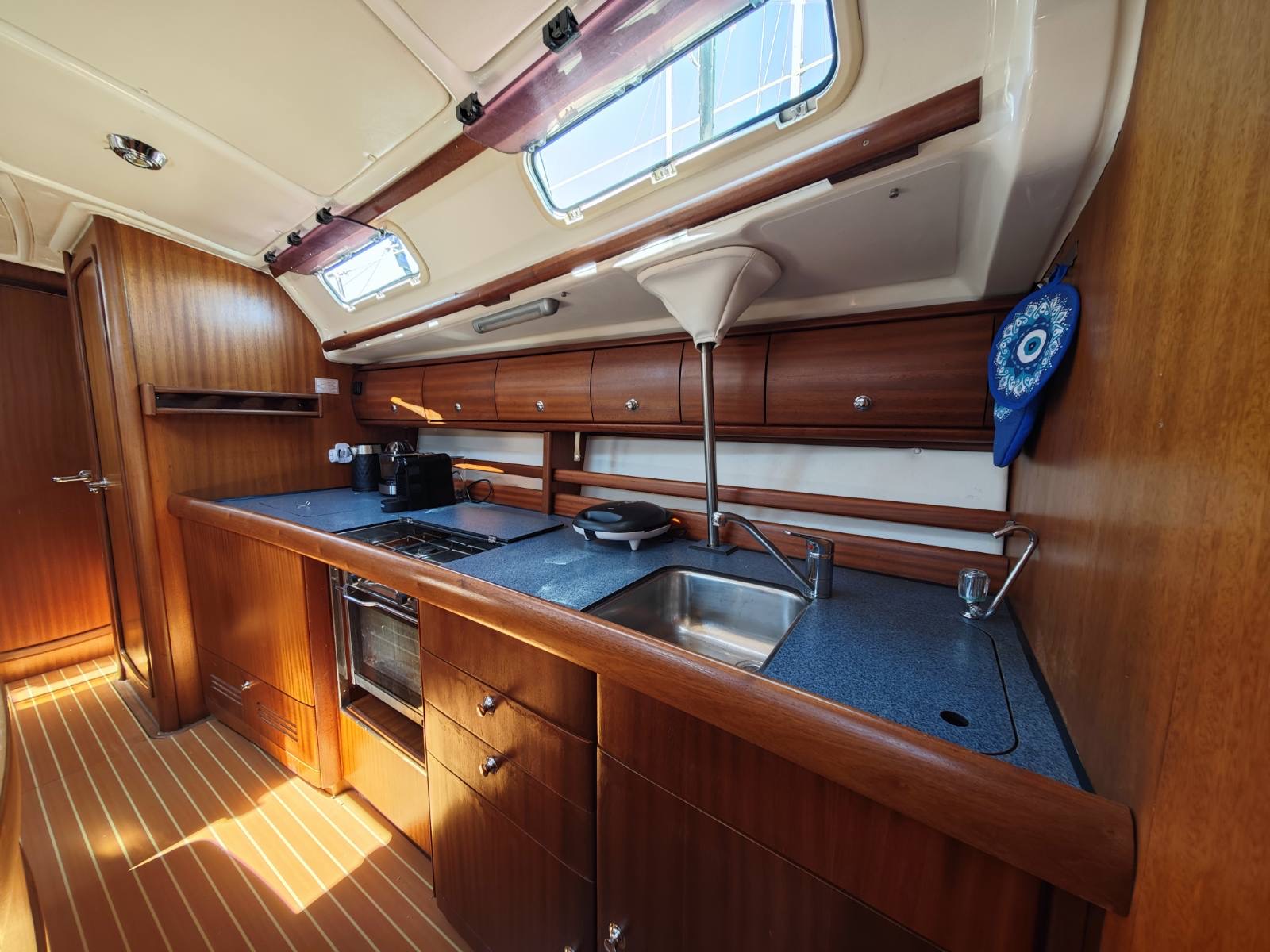 Bavaria 44 — photo 4