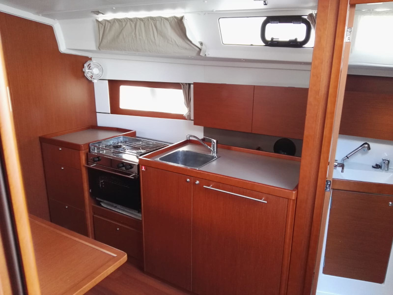 Oceanis 38.1 — photo 2