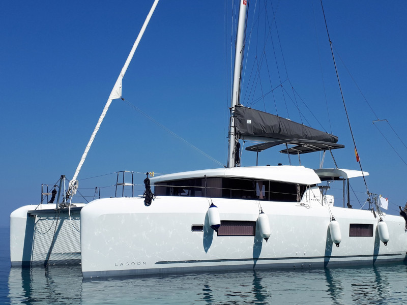 Lagoon 42 — photo 4