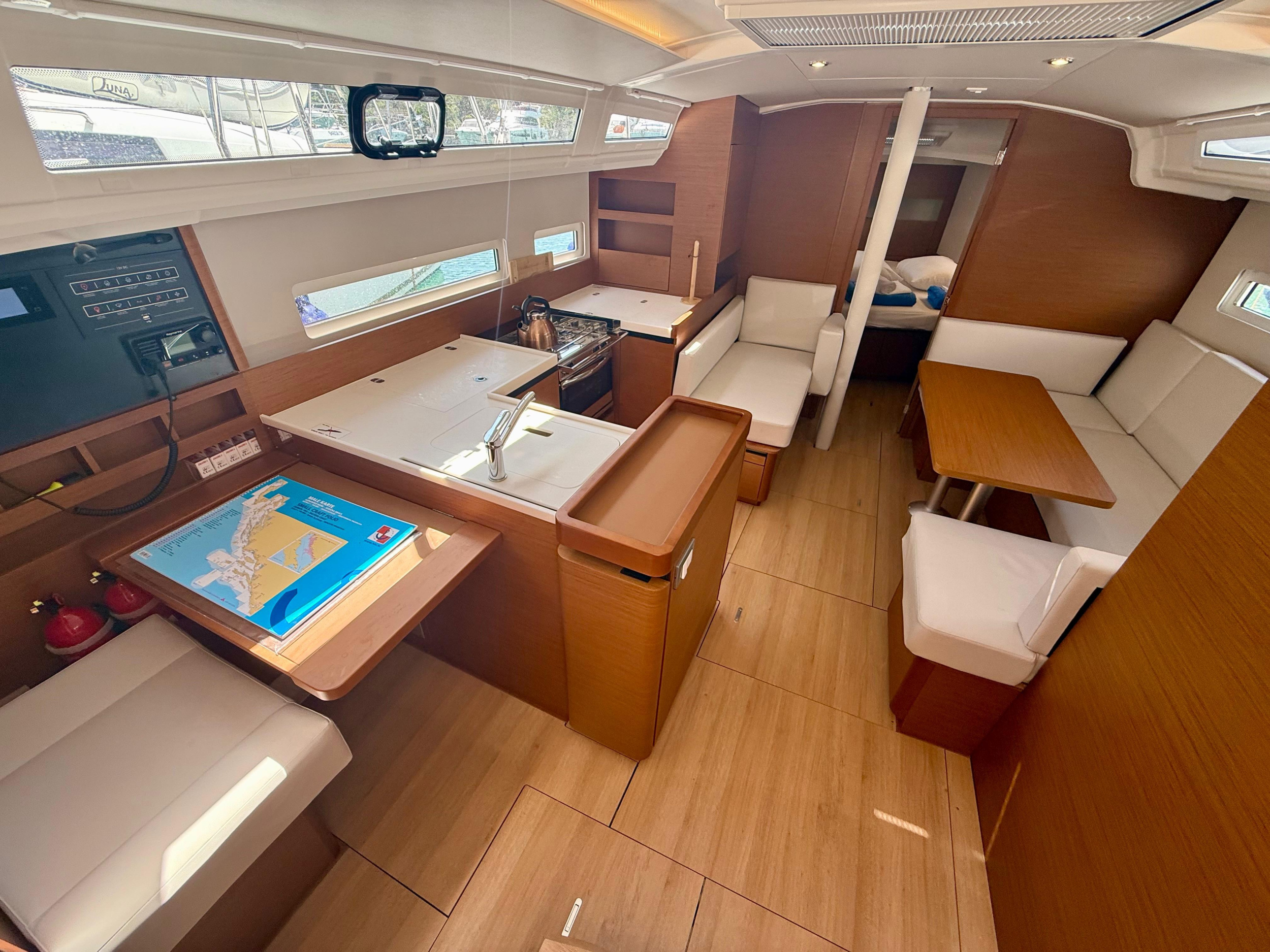 Sun Odyssey 410 — photo 4