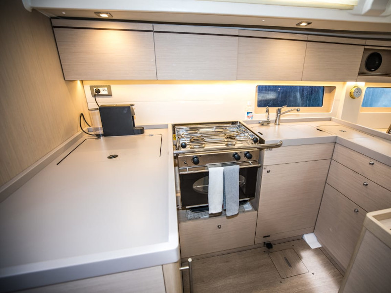 Oceanis 51.1 — photo 11