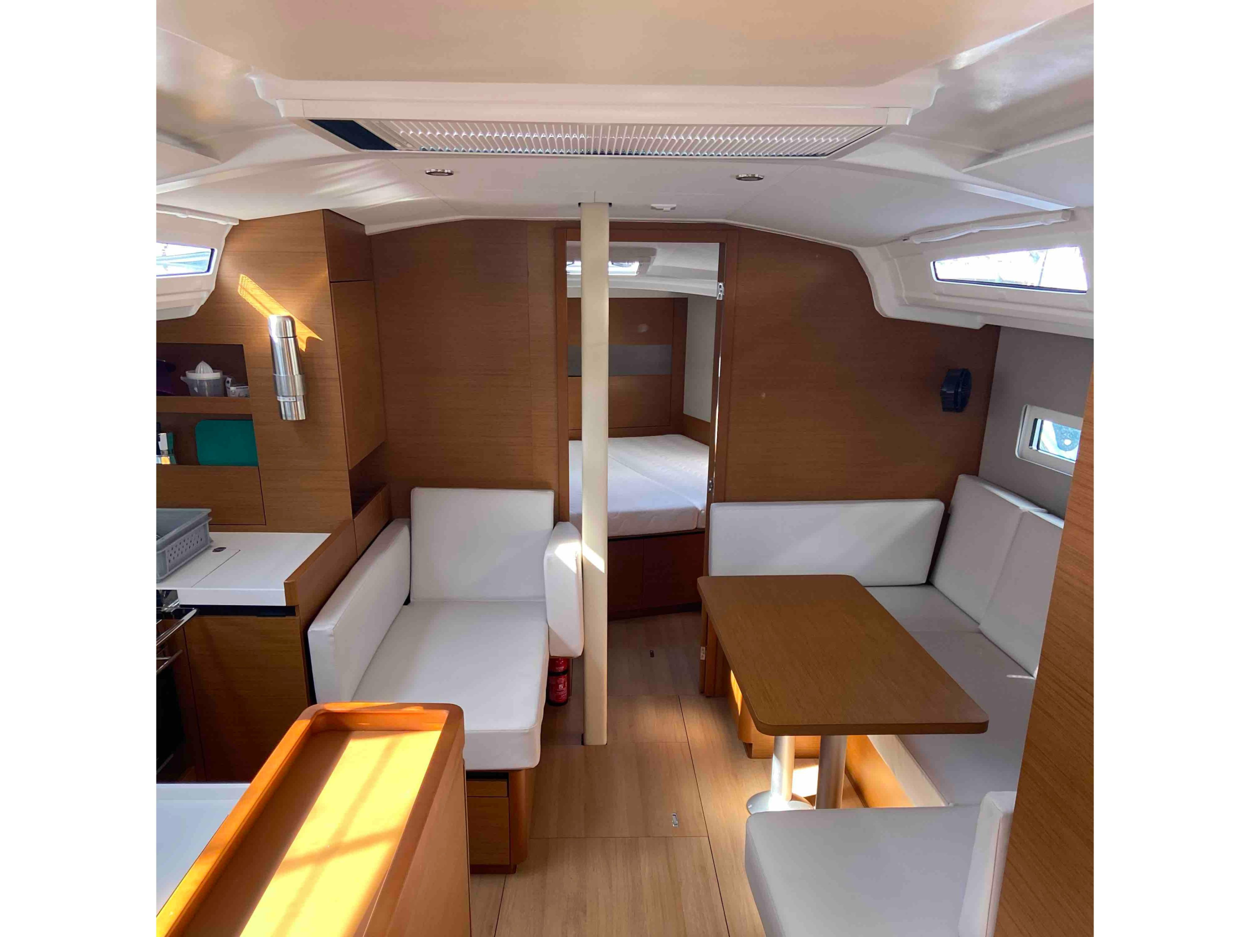 Sun Odyssey 410 — photo 2