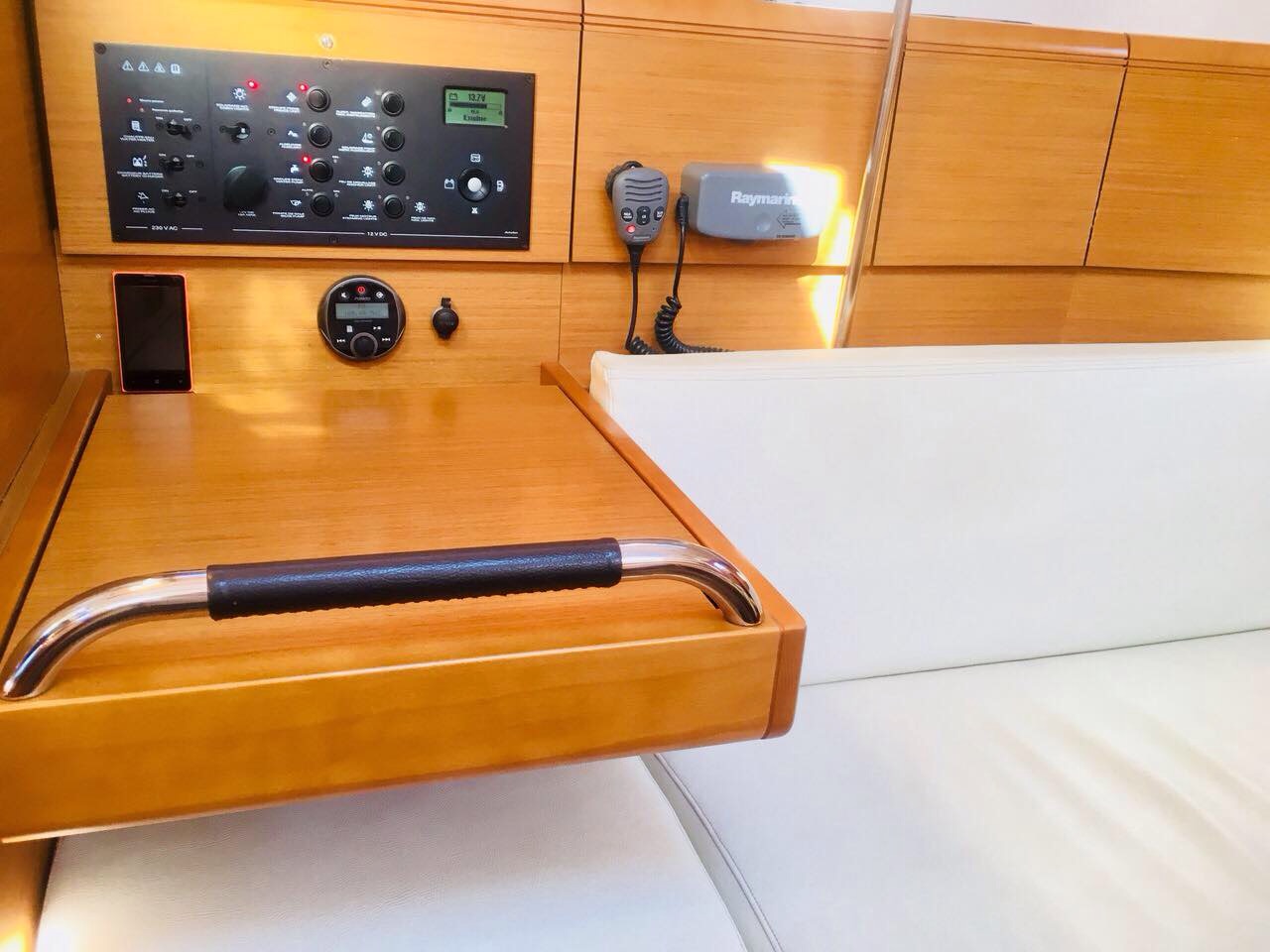Sun Odyssey 379 — photo 4