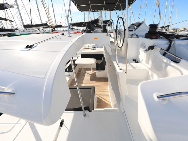 Lagoon 450 F — photo 42