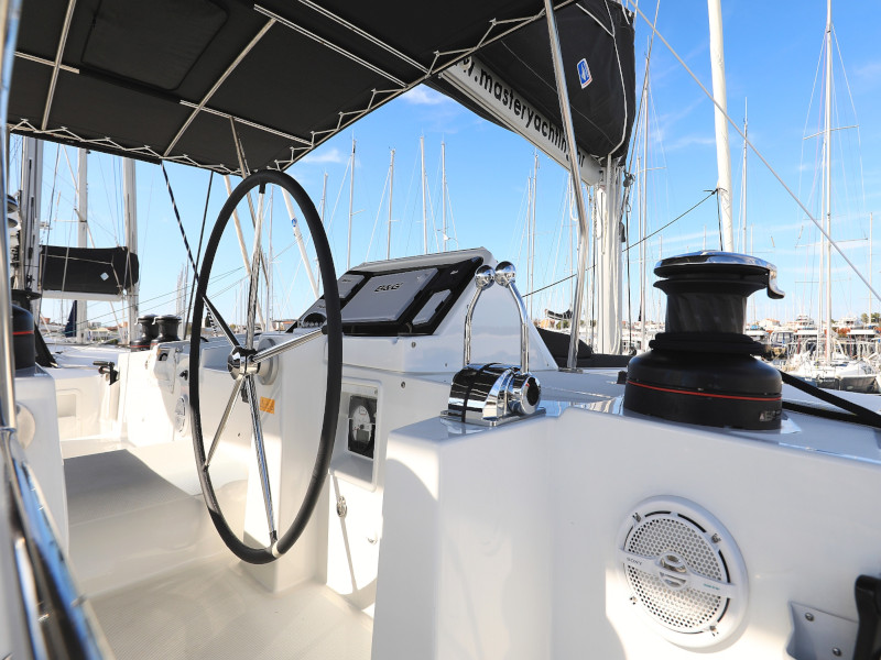 Lagoon 450 F — photo 24