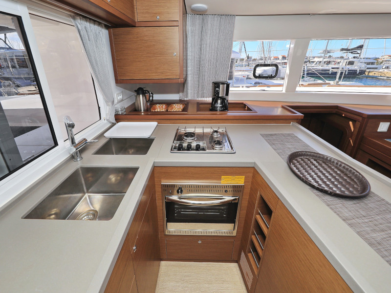 Lagoon 450 F — photo 16