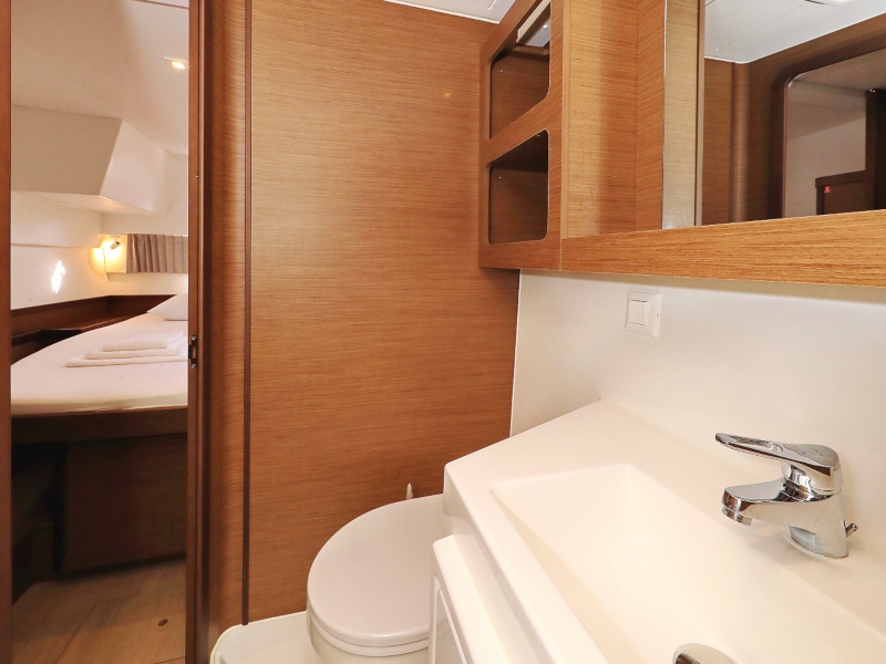 Lagoon 42 — photo 2