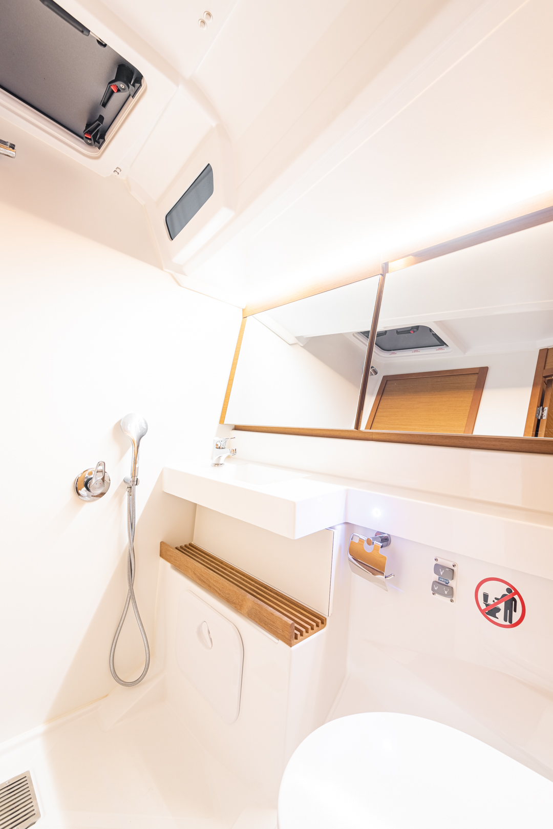 Sun Odyssey 440 — photo 26